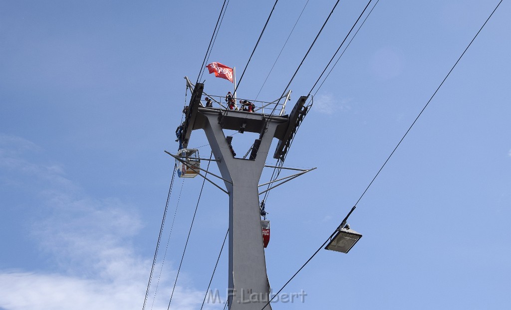 Koelner Seilbahn Gondel blieb haengen Koeln Linksrheinisch P043.JPG - Miklos Laubert